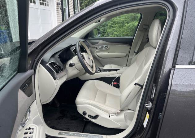 Used 2023 Volvo XC90 B5 Plus w/ Protection Package AWD/4WD image 3