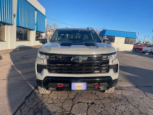 Used 2024 Chevrolet Silverado 1500 LT Trail Boss w/ Convenience Package II image 2
