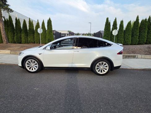 Used 2017 Tesla Model X 75D AWD/4WD image 8