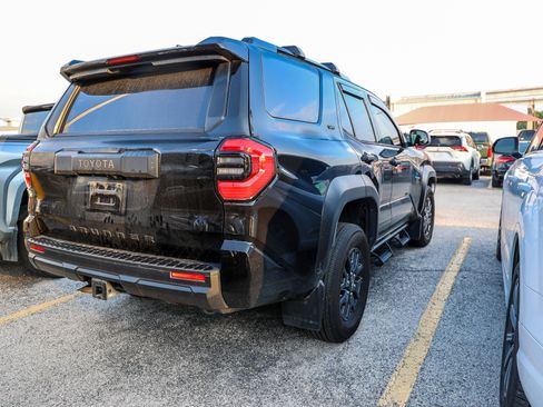 Used 2025 Toyota 4Runner SR5 AWD/4WD image 8