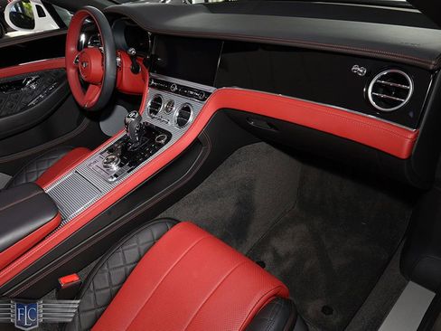 Used 2022 Bentley Continental GT V8 image 22