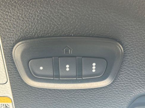 Used 2024 Jeep Gladiator Sport AWD/4WD image 16