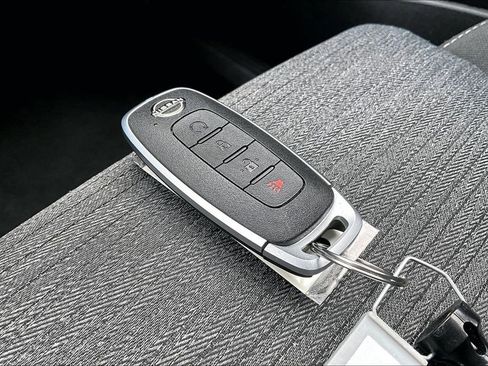 Used 2023 Nissan Rogue SV AWD/4WD image 11