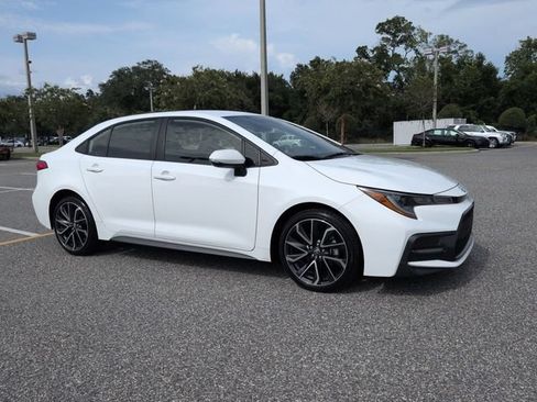 Certified 2022 Toyota Corolla SE FWD image 1