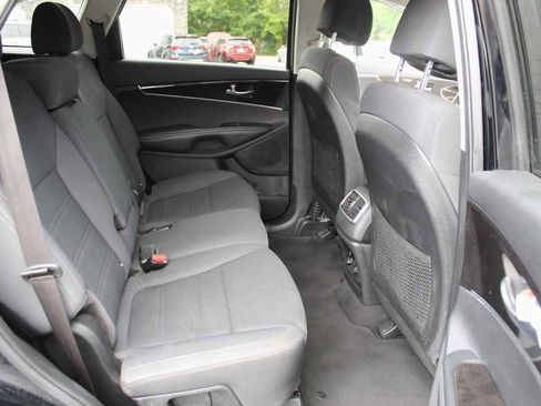 Used 2017 Kia Sorento AWD image 30
