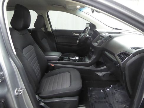 Used 2020 Ford Edge SE image 25