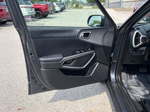 Used 2020 Kia Soul LX FWD image 11