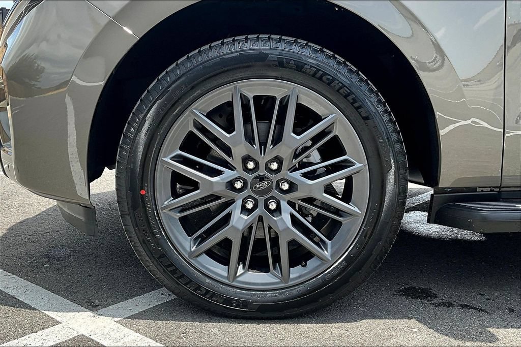 New 2026 Ford Expedition Platinum w/ Stealth Appearance Package AWD/4WD image 12