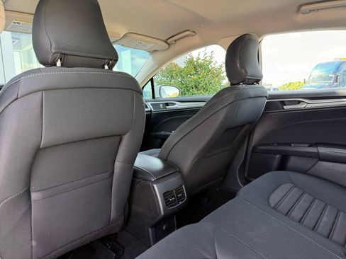 Used 2019 Ford Fusion SE FWD image 14