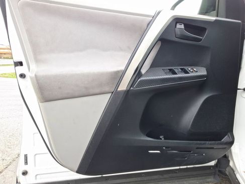 Used 2013 Toyota RAV4 XLE image 13