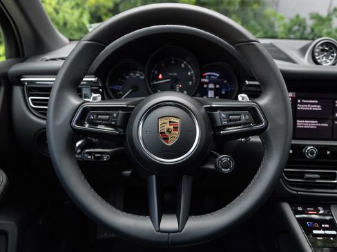 Certified 2026 Porsche Macan AWD/4WD image 13