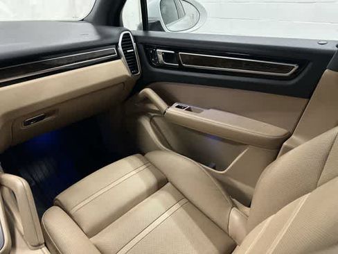 Used 2019 Porsche Cayenne AWD/4WD image 13