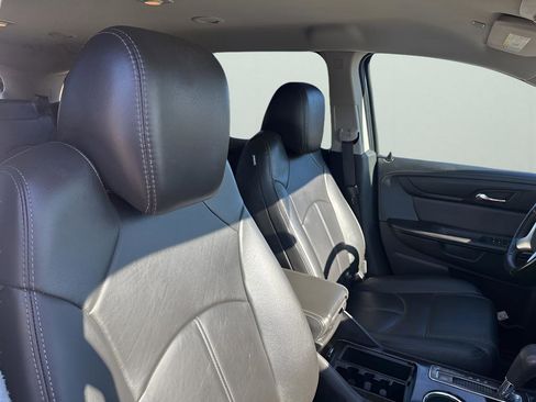 Used 2017 Chevrolet Traverse LT image 15