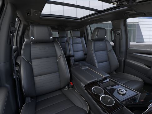 New 2026 Cadillac Escalade ESV Luxury AWD/4WD image 16