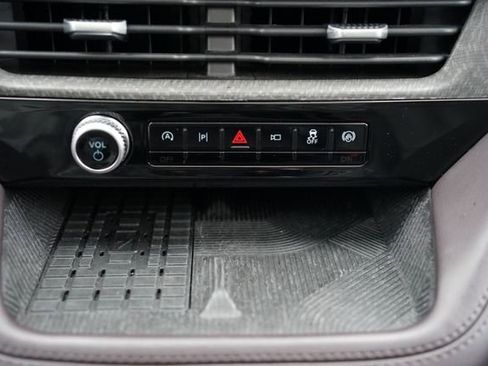 Certified 2025 Ford Explorer Platinum w/ LUX Leather Package image 17