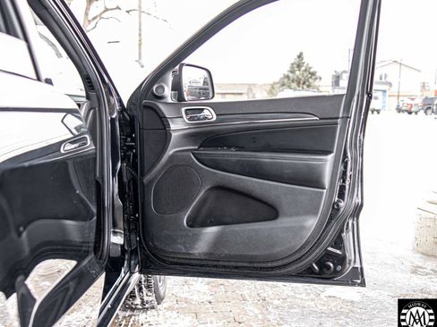 Used 2019 Jeep Grand Cherokee Limited image 37