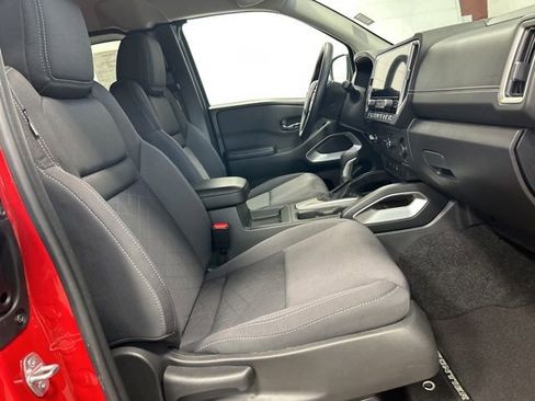 Used 2025 Nissan Frontier SV image 13