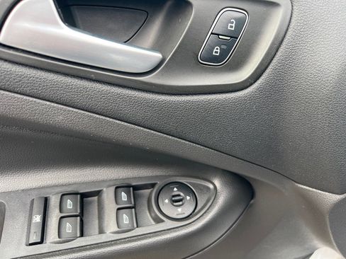 Used 2017 Ford Escape SE w/ SE Cold Weather Package AWD/4WD image 25