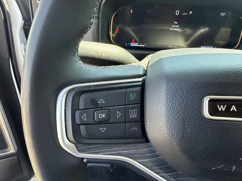 Used 2024 Jeep Wagoneer L Series II RWD image 14