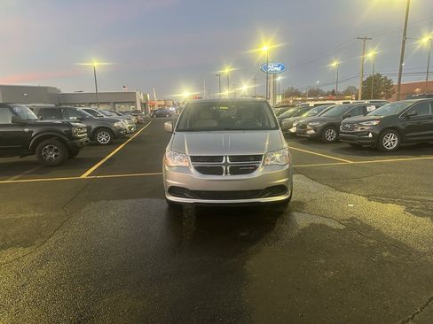 Used 2016 Dodge Grand Caravan SXT w/ Rear Park Assist Package image 2