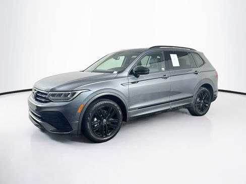 Used 2022 Volkswagen Tiguan SE R-Line FWD image 3