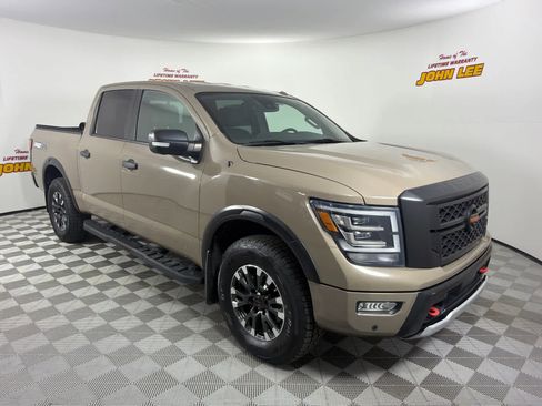 Used 2021 Nissan Titan PRO-4X w/ Pro-4x Convenience Package AWD/4WD image 7