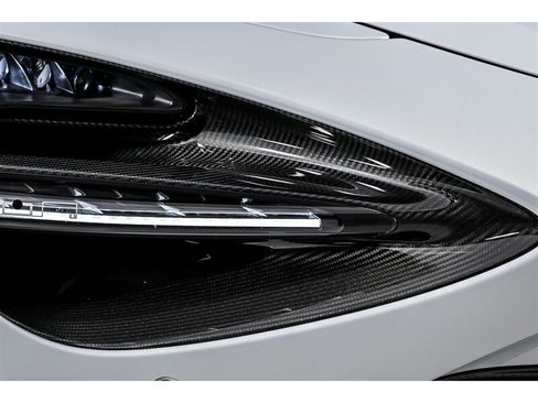 Used 2018 McLaren 720S RWD image 4