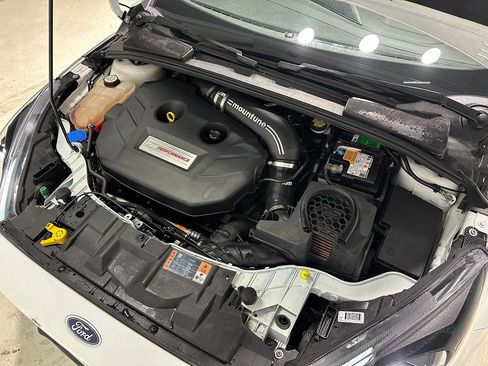 Used 2017 Ford Focus RS image 4