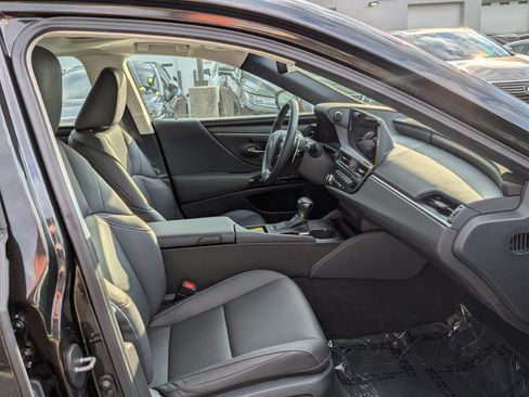 Used 2025 Lexus ES 350 w/ Premium Package FWD image 11