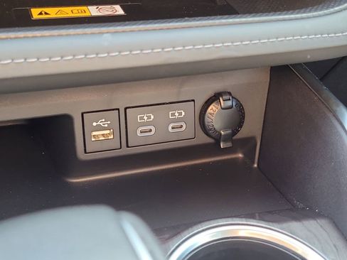 Used 2024 Toyota Highlander Limited image 26