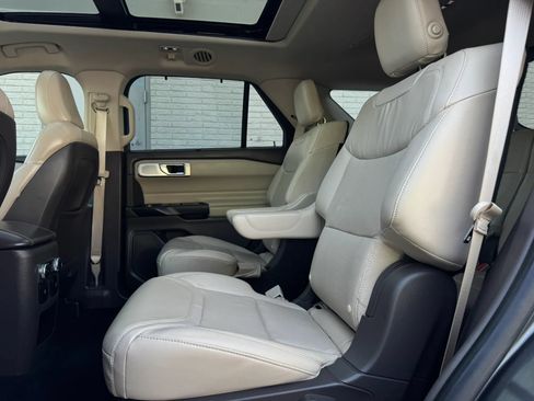 Used 2020 Ford Explorer Platinum w/ Premium Technology Package AWD/4WD image 20