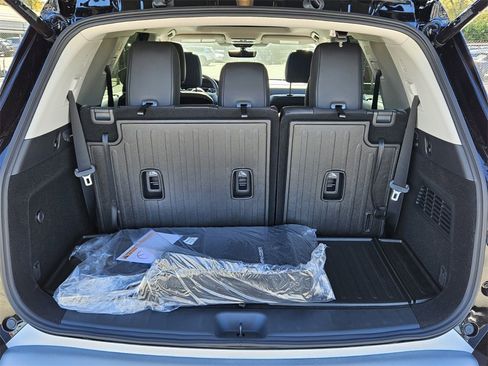 New 2025 Nissan Pathfinder SL w/ SL Premium Package image 11