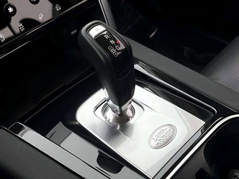 Used 2020 Land Rover Discovery Sport S image 32