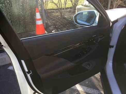 New 2026 BMW 530i xDrive w/ Premium Package image 5