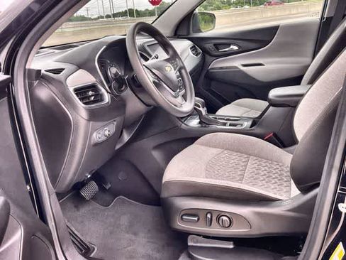 Used 2024 Chevrolet Equinox LT image 3