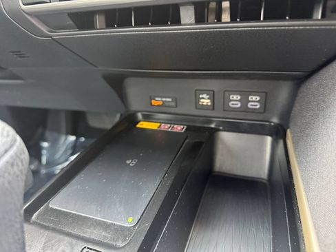 Used 2025 Toyota Camry LE w/ Convenience Package FWD image 19