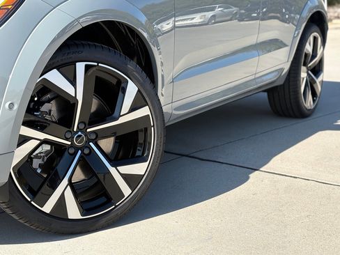 New 2026 Volvo XC60 B5 Ultra w/ Protection Package Premier image 8