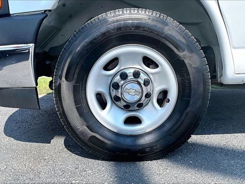 Used 2022 Chevrolet Express 3500 LT w/ LT Preferred Equipment Group RWD image 2