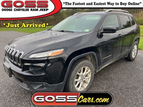 Used 2017 Jeep Cherokee Latitude w/ Cold Weather Group AWD/4WD image 1