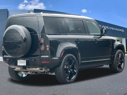 Used 2026 Land Rover Defender 110 X-Dynamic SE AWD/4WD image 4