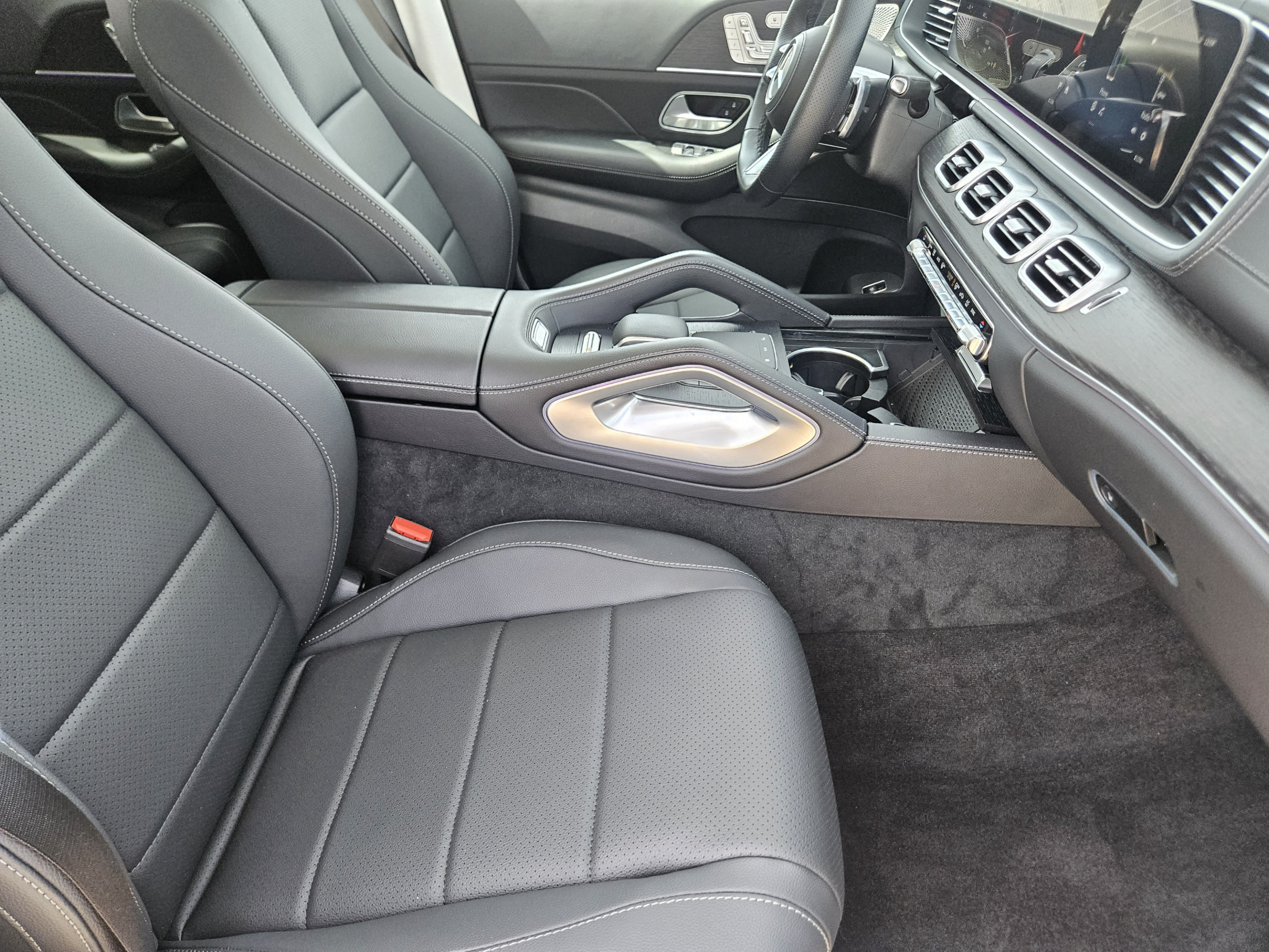 Used 2026 Mercedes-Benz GLS 450 4MATIC w/ AMG Line Exterior image 6