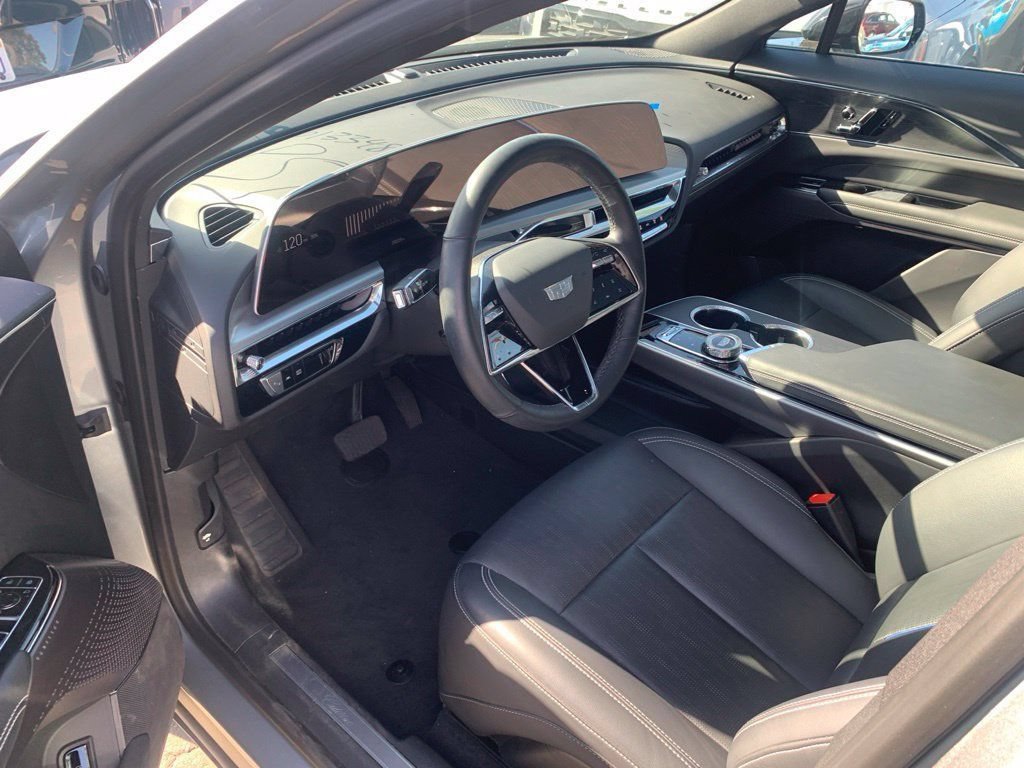 Used 2024 Cadillac Lyriq Luxury AWD/4WD image 10