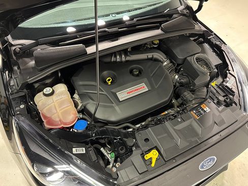 Used 2017 Ford Focus RS AWD/4WD image 3