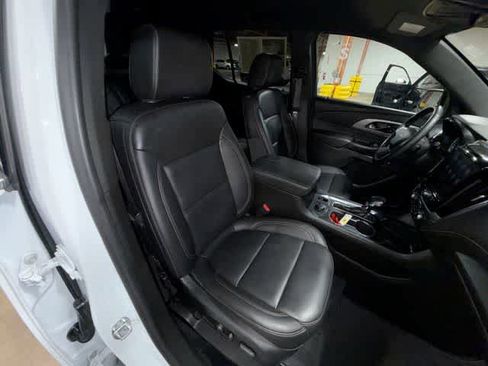 Used 2023 Chevrolet Traverse LT FWD image 16