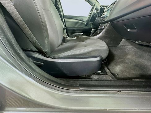 Used 2013 Dodge Avenger SE image 22