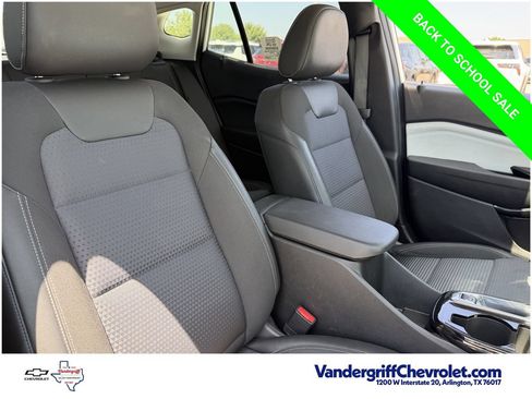 Used 2025 Chevrolet Trax LT w/ LT Convenience Package FWD image 25