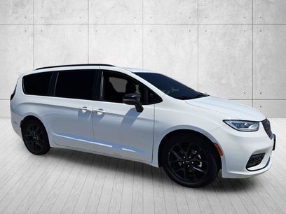 Used 2025 Chrysler Pacifica Limited