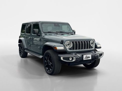 Used 2025 Jeep Wrangler Unlimited Sahara AWD/4WD image 2