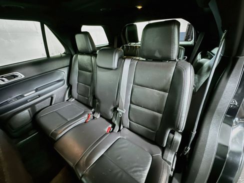 Used 2015 Ford Explorer XLT w/ Equipment Group 202B AWD/4WD image 24