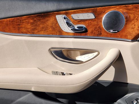 Used 2019 Mercedes-Benz E 300 4MATIC image 25